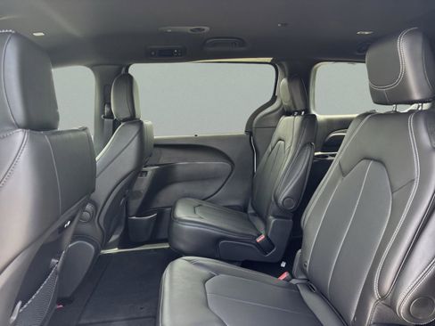 New 2026 Chrysler Pacifica Select image 16