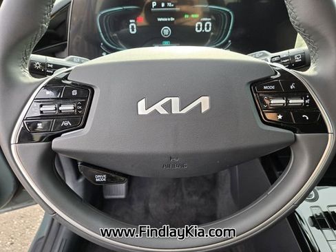 Certified 2025 Kia Niro EX image 23