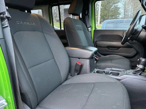 Used 2019 Jeep Wrangler Unlimited Sahara w/ Uconnect 4C Nav & Sound Group AWD/4WD image 17