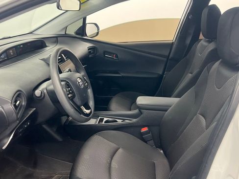 Used 2022 Toyota Prius LE FWD image 6