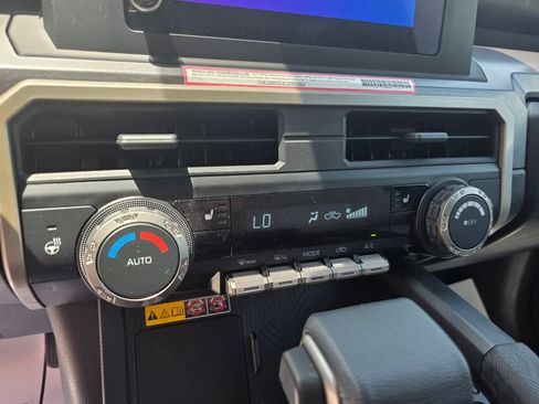 Used 2024 Toyota Tacoma SR5 AWD/4WD image 20