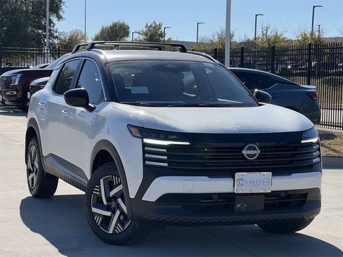 New 2026 Nissan Kicks SV image 2