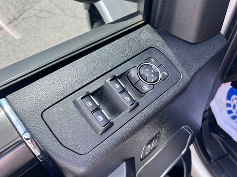 Used 2019 Ford F150 Lariat w/ Equipment Group 502A Luxury AWD/4WD image 20