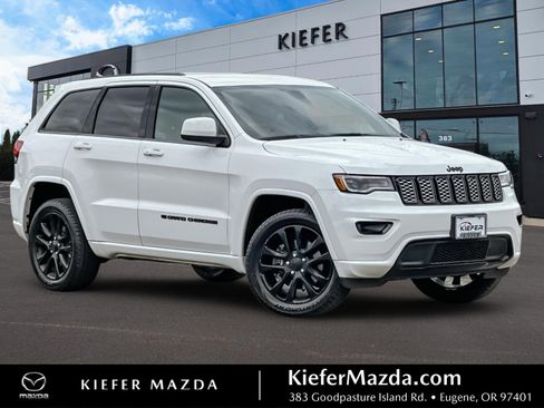 Used 2022 Jeep Grand Cherokee Laredo X AWD/4WD image 1