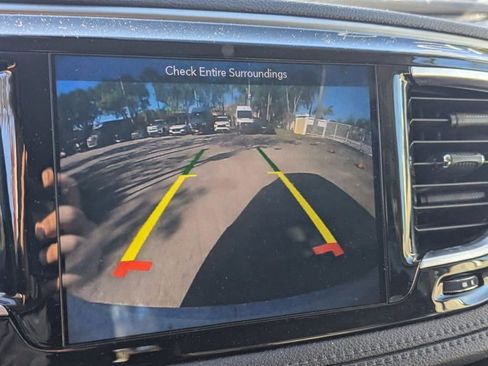 Used 2018 Chrysler Pacifica Limited image 12