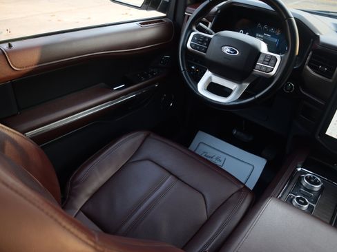Used 2022 Ford Expedition Max Limited image 2
