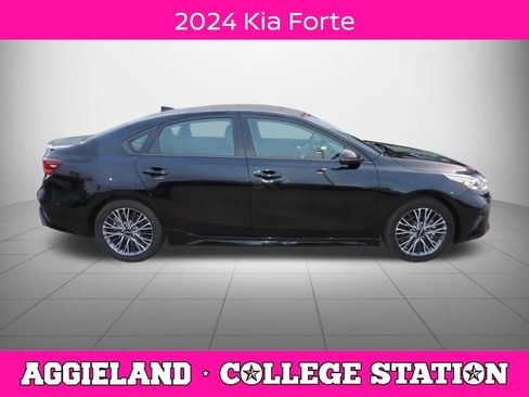 Used 2024 Kia Forte GT-Line w/ GT-Line Premium Package FWD image 2