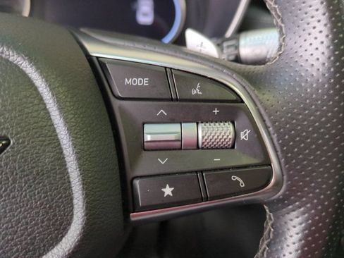 Used 2025 Genesis G70 2.5T RWD image 18