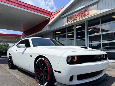 Used 2016 Dodge Challenger SRT Hellcat RWD image 13