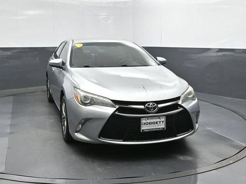 Used 2017 Toyota Camry SE FWD image 17