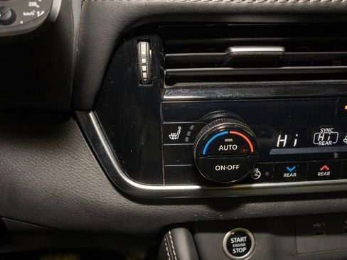 Used 2023 Nissan Rogue SL w/ SL Premium Package image 16