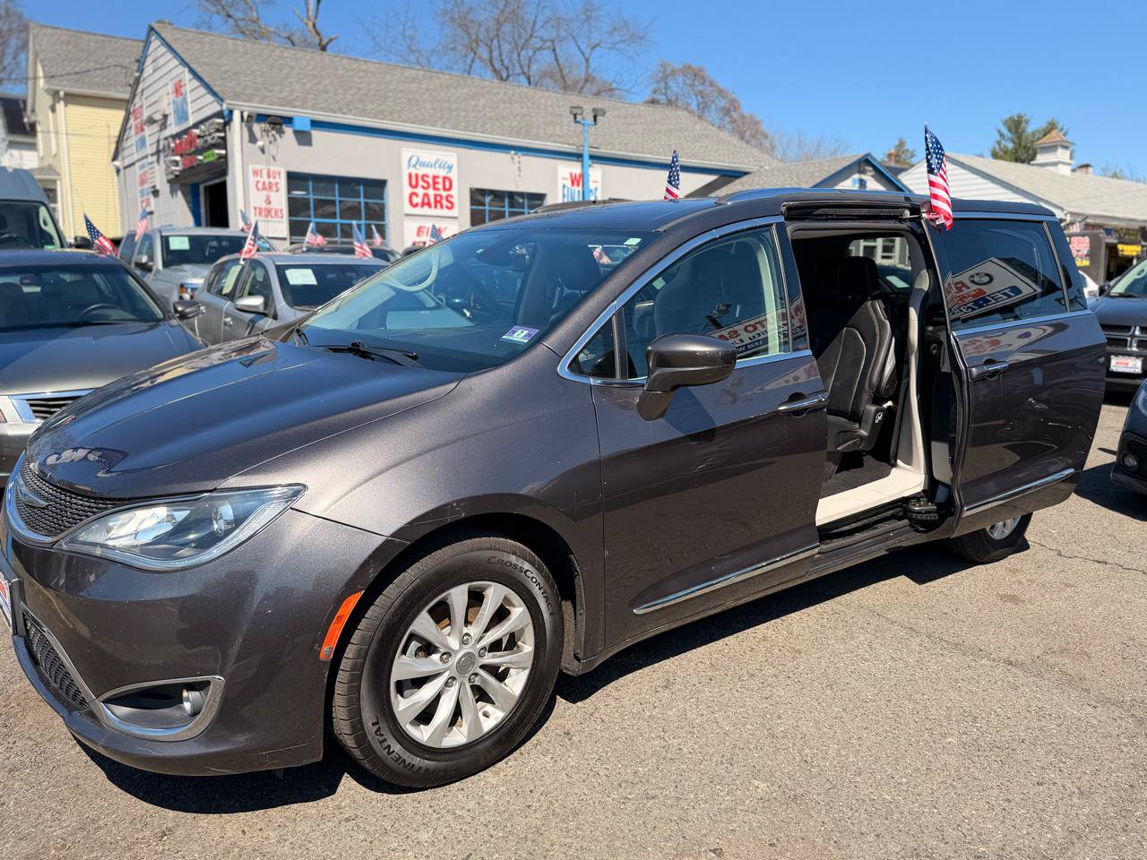 Used 2019 Chrysler Pacifica Touring-L FWD image 25