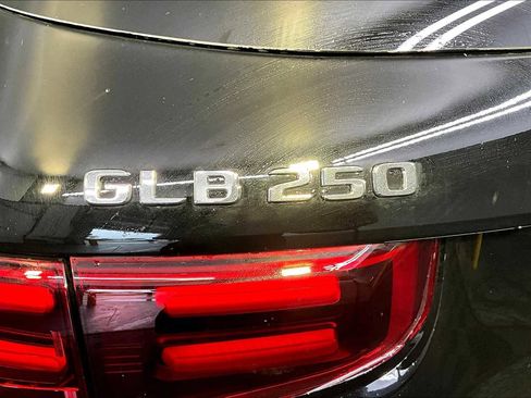 New 2026 Mercedes-Benz GLB 250 4MATIC image 6