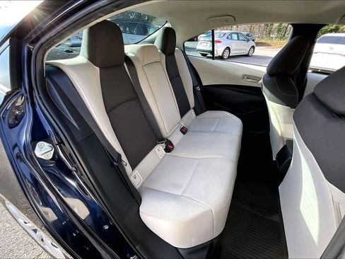 Used 2022 Toyota Corolla LE image 18