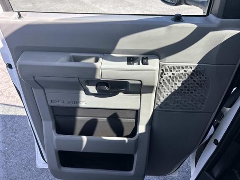 Used 2022 Ford E-350 and Econoline 350 Super Duty RWD image 28
