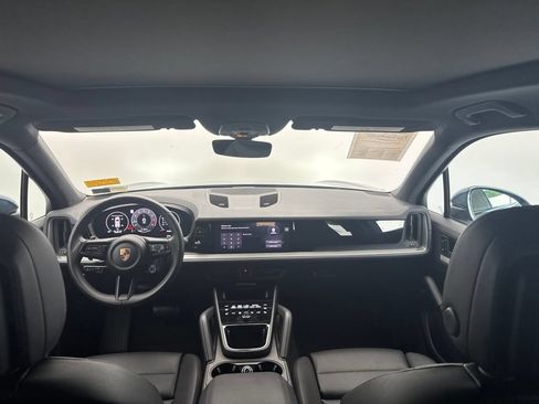 Certified 2025 Porsche Cayenne AWD/4WD image 10