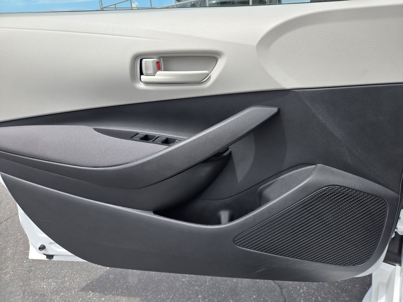 Used 2025 Toyota Corolla LE FWD image 16
