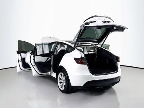 Used 2021 Tesla Model Y Long Range image 20