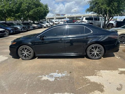 Used 2019 Toyota Camry XSE FWD image 8