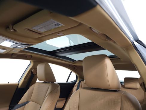 Used 2025 Lexus ES 350 w/ Accessory Package (Z2) FWD image 17
