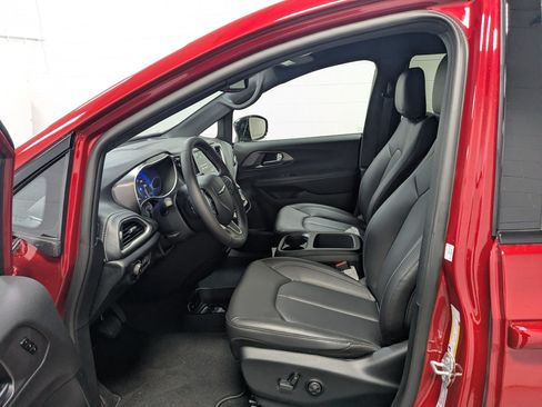 New 2026 Chrysler Pacifica Select FWD image 15