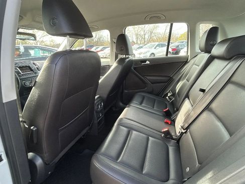 Used 2016 Volkswagen Tiguan SE image 38