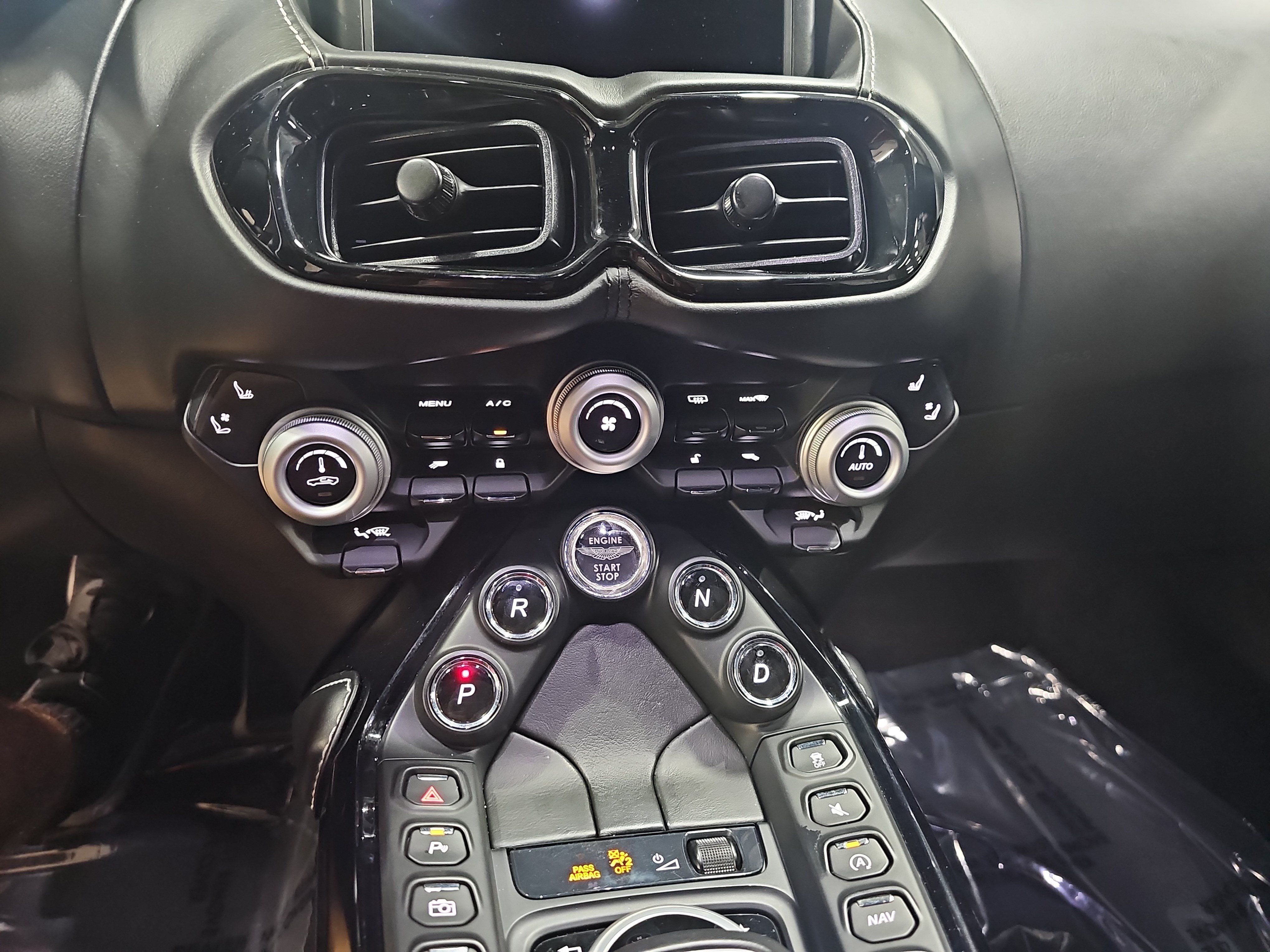 Used 2019 Aston Martin V8 Vantage Coupe RWD image 18