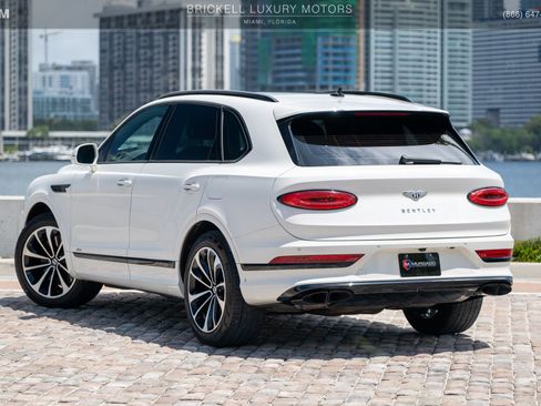 Used 2021 Bentley Bentayga Plug-In Hybrid AWD/4WD image 12