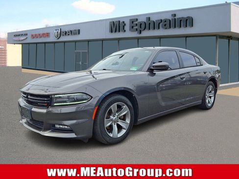 Used 2016 Dodge Charger SXT image 1