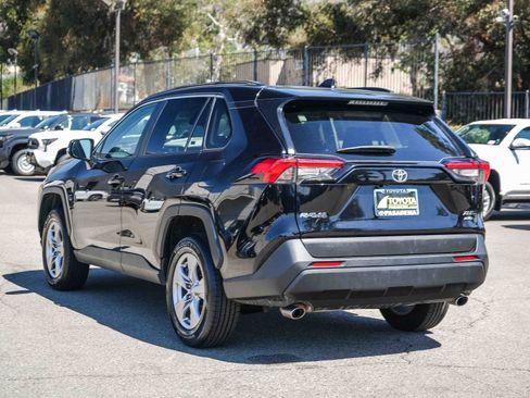 Used 2025 Toyota RAV4 XLE AWD/4WD image 8