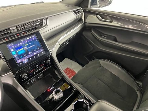 Used 2023 Jeep Grand Cherokee Altitude AWD/4WD image 33