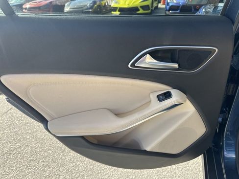 Used 2020 Mercedes-Benz GLA 250 4MATIC w/ Premium Package image 27