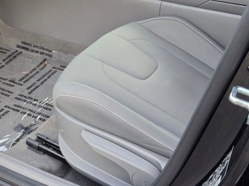 Used 2025 Hyundai Elantra SEL image 21