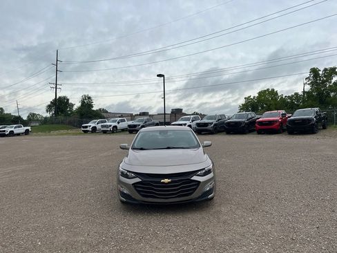Used 2023 Chevrolet Malibu LT w/ Driver Confidence Package FWD image 3
