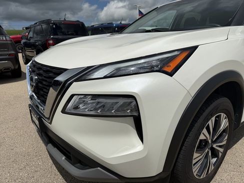 Used 2023 Nissan Rogue SV image 32