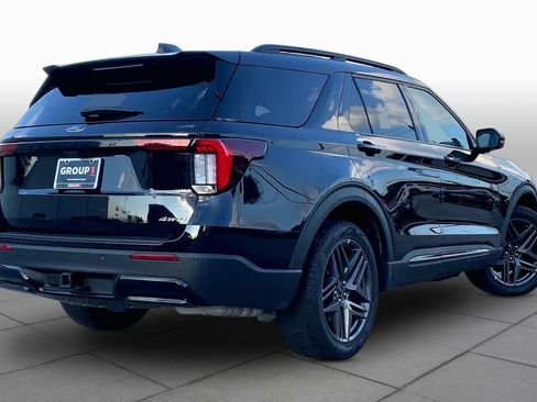 Used 2025 Ford Explorer ST-Line w/ ST-Line Street Pack AWD/4WD image 13