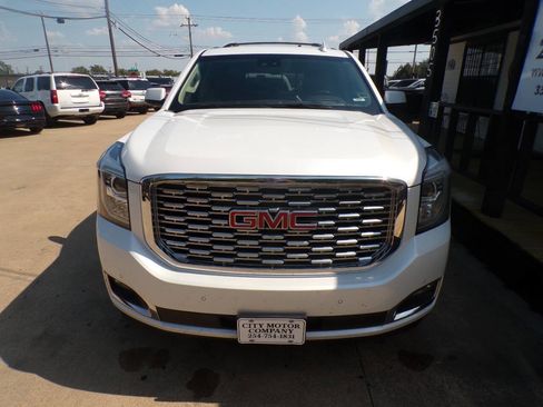 Used 2020 GMC Yukon XL Denali w/ Denali Ultimate Package image 3