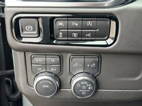 Used 2025 GMC Yukon XL Denali AWD/4WD image 5