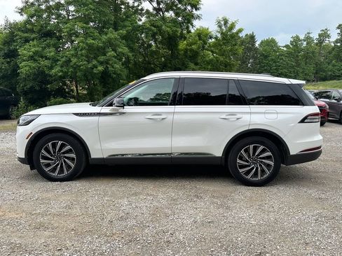 New 2026 Lincoln Aviator AWD image 2
