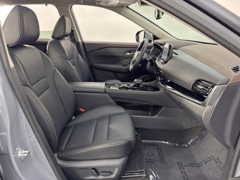 Used 2023 Nissan Rogue SL w/ SL Premium Package image 15