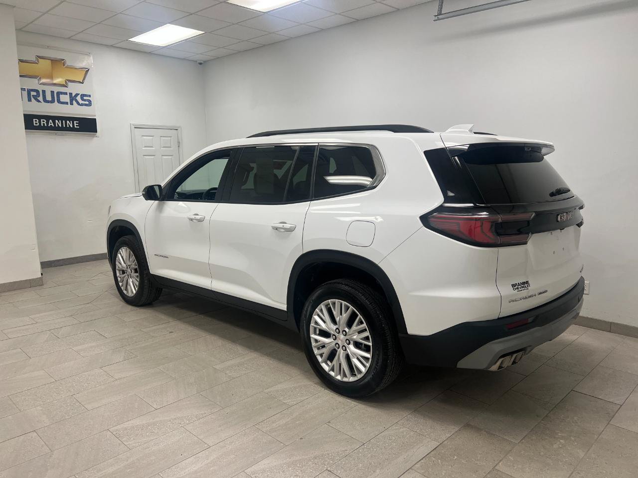 Used 2026 GMC Acadia Elevation w/ Elevation Premium Package AWD/4WD image 14