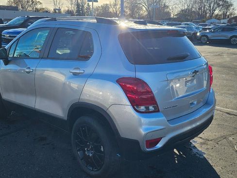 Used 2022 Chevrolet Trax LT w/ Driver Confidence Package image 5