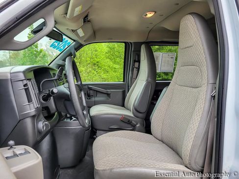 Used 2025 Chevrolet Express 3500 LT w/ LT Preferred Equipment Group RWD image 8