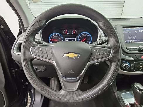 Used 2019 Chevrolet Equinox LS image 23