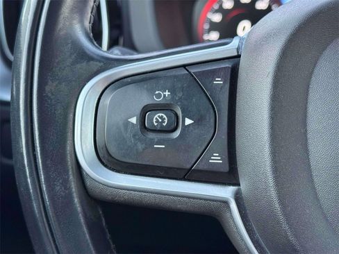 Used 2020 Volvo XC60 T5 Momentum w/ Protection Package Premier image 22