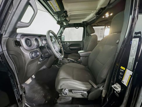 Used 2023 Jeep Gladiator Sport image 13