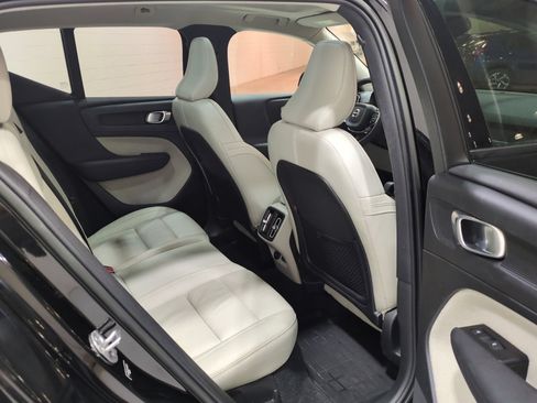 Used 2022 Volvo XC40 T5 Momentum w/ Premium Package AWD/4WD image 12
