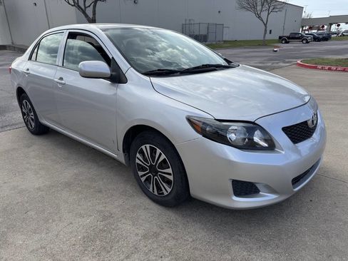 Used 2010 Toyota Corolla LE image 3