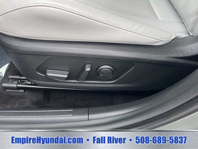 Used 2024 Hyundai Elantra Limited FWD image 17