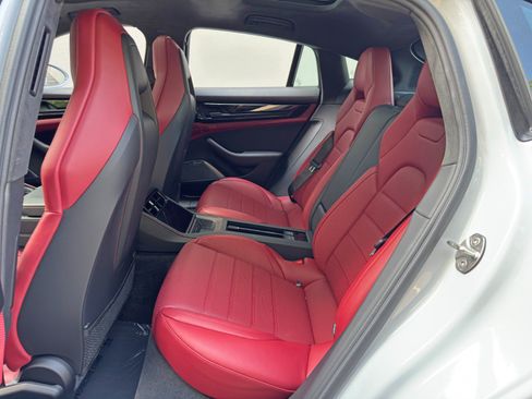 Used 2025 Porsche Panamera image 46